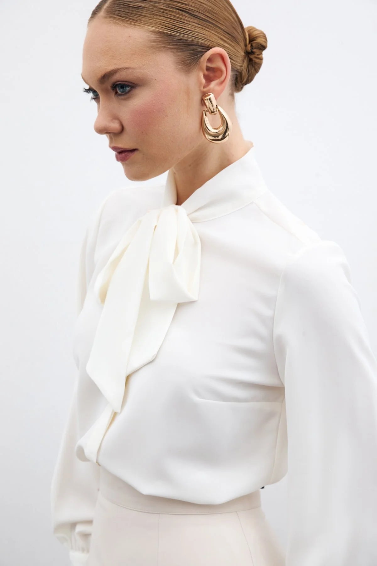 Yakası Bağlamalı Düz Gömlek Ekru 2529