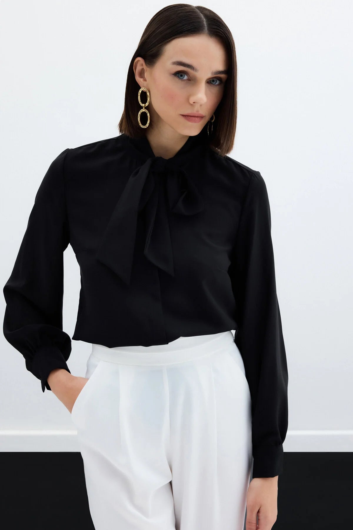 Yakası Bağlamalı Düz Gömlek Siyah 2529