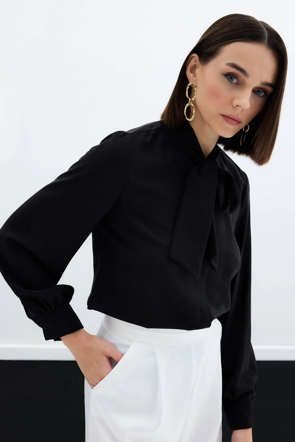 Yakası Bağlamalı Düz Gömlek Siyah 2529